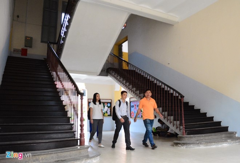 hàng lang và cầu thang đại học sài gòn