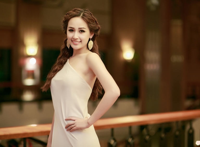 Mai Phương Thúy tỏa sáng trong các sự kiện nhờ khả năng tiếng Anh tốt (nguồn: tinmoi)