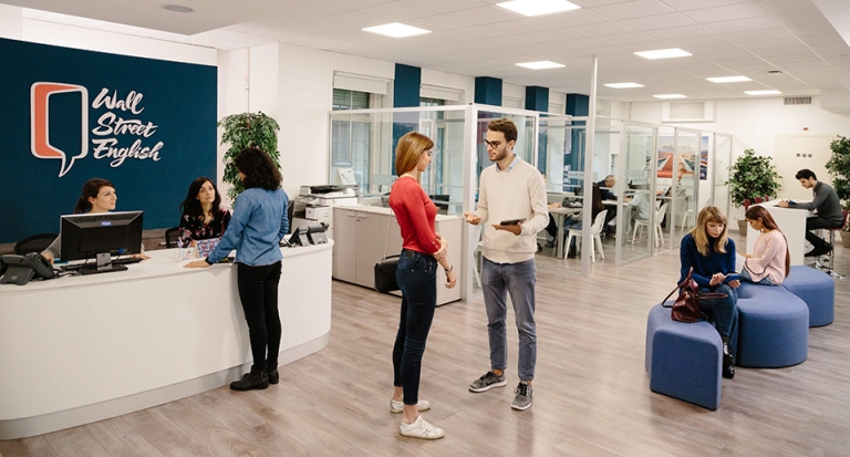 Học phí là mối quan tâm hàng đầu của những bạn không có điều kiện đầu tư cho việc học ngoại ngữ