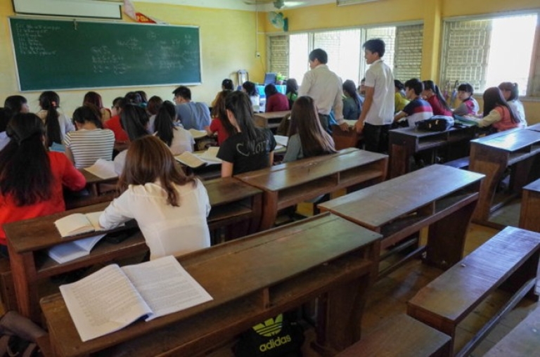Sinh viên và những tiết học vắng vẻ