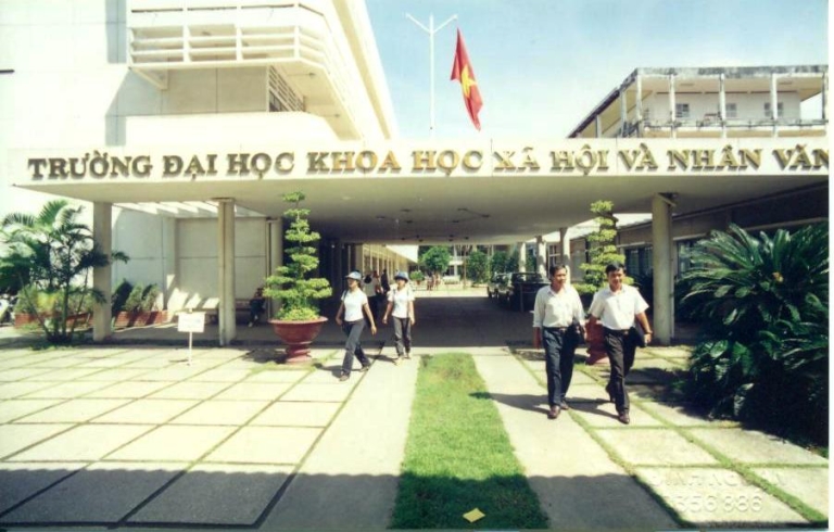 đại học khxhnv