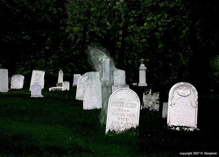 Nghĩa địa này nghe đồn xuất hiện một con ma