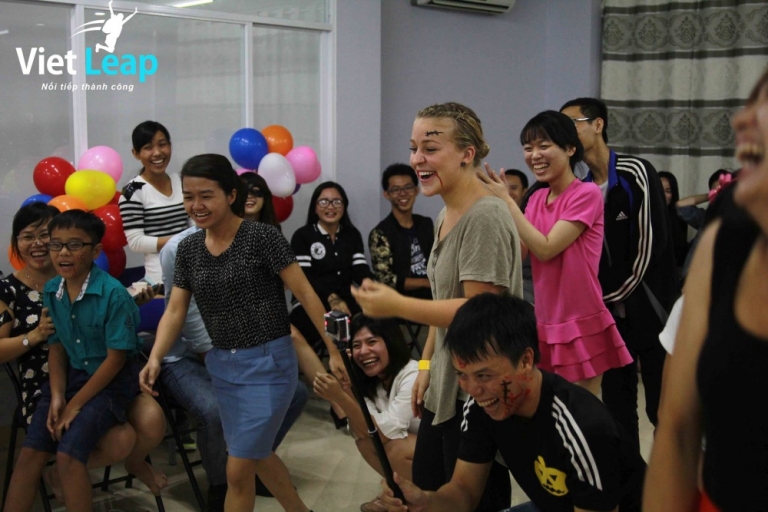 Vừa được học vừa được vui chơi cùng giáo viên bản xứ thế này thì khả năng giao tiếp không tiến bộ sao đươc