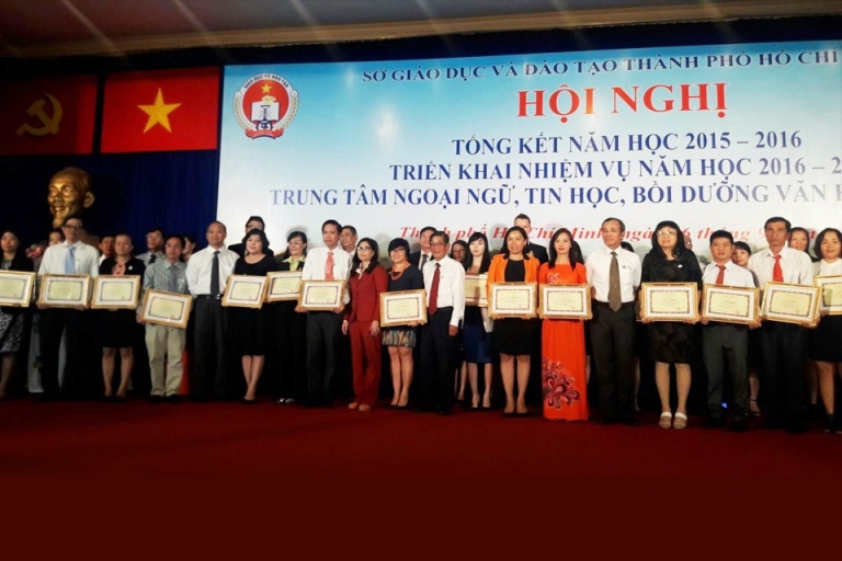 Lễ trao bằng khen của Sở Giáo dục TPHCM