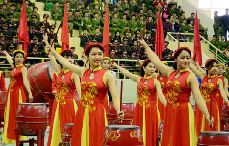 Hoạt động văn nghệ sôi nổi của nữ sinh trường Công an