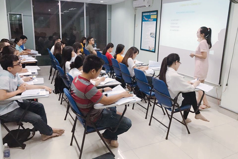Lớp học thoáng mát, sạch sẽ là một điểm cộng của IKUN