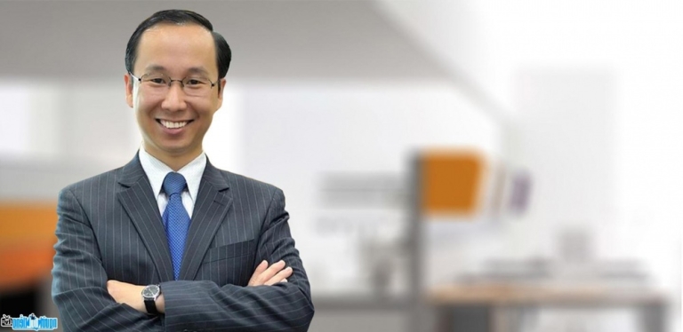 diễn giả Francis Hùng (Vương Hữu Hùng)