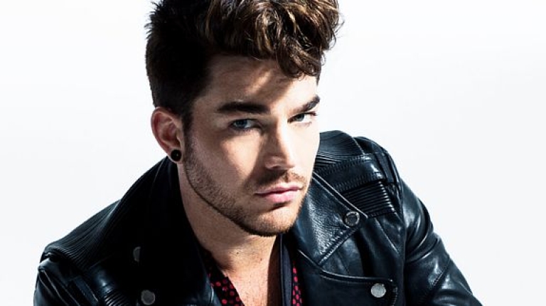 Adam Lambert trình bày khá thành công ca khúc December