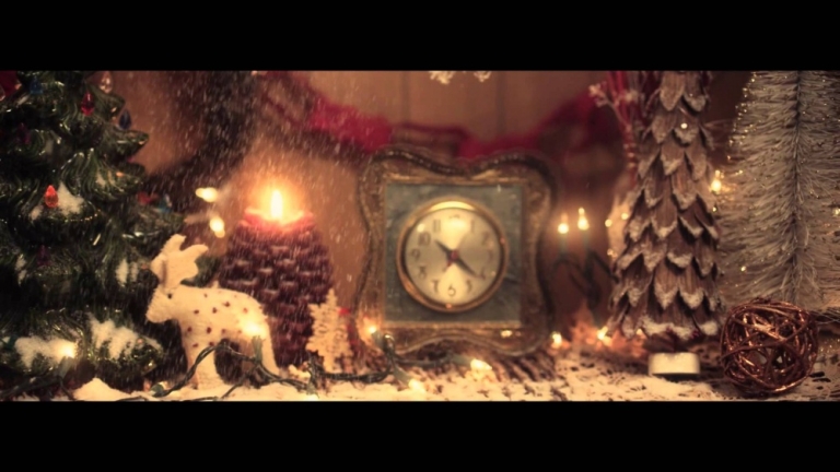 Hình ảnh về giáng sinh trong ca khúc Something about December