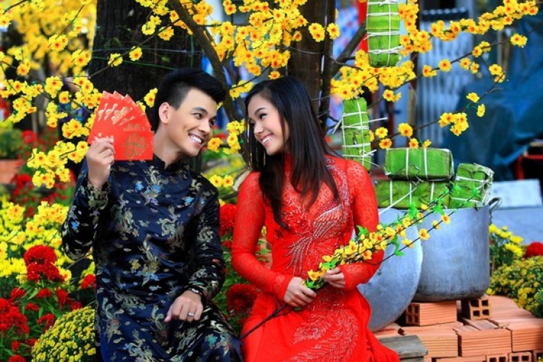 Hạn chế trang phục màu đen trắng ngày tết