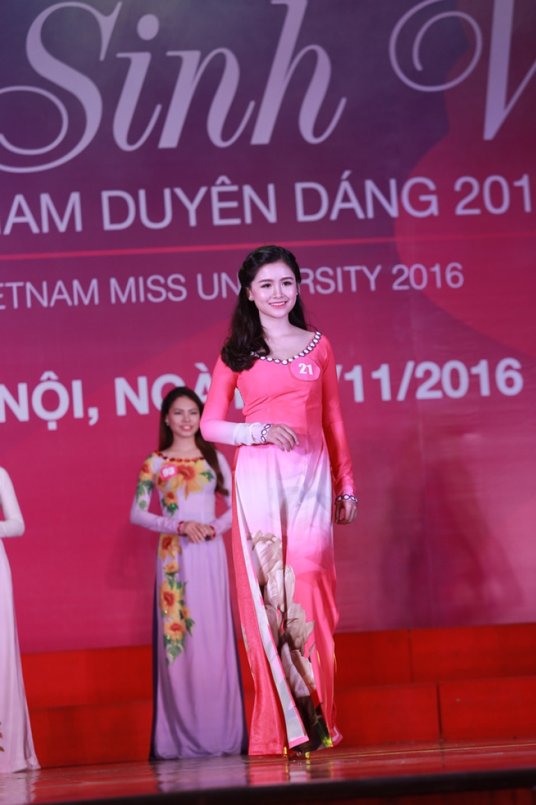 “Nữ sinh viên tài năng”: Hoàng Hậu Phương Đông - sinh năm 1995 - sinh viên ngành Quan hệ Quốc tế Tiếng Anh - Học viện Ngoại giao Việt Nam