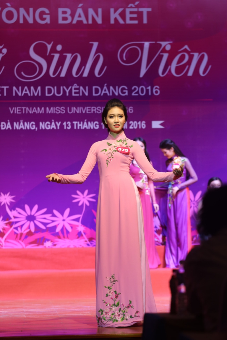 “Nữ sinh viên được bình chọn nhiều nhất qua mạng viễn thông”: Lê Thị Thúy Vi - sinh năm 1997 - sinh viên trường Đại học Sư phạm- Đại học Đà Nẵng