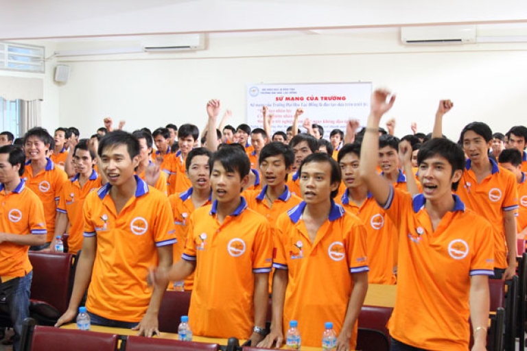 Đại học Lạc Hồng chú trọng phát triển khả năng tư duy và kỹ năng nghề nghiệp cho sinh viên.