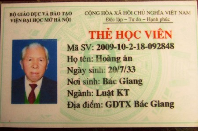 the sinh viên cụ Hoàng Ân