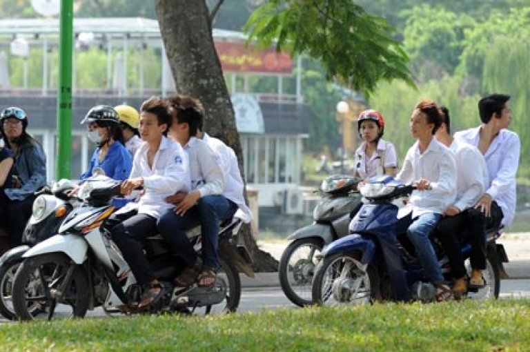 sinh viên đua xe