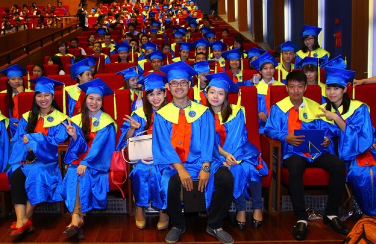 Lễ tốt nghiệp của sinh viên trường Đại học Tài chính Ngân hàng Hà Nội