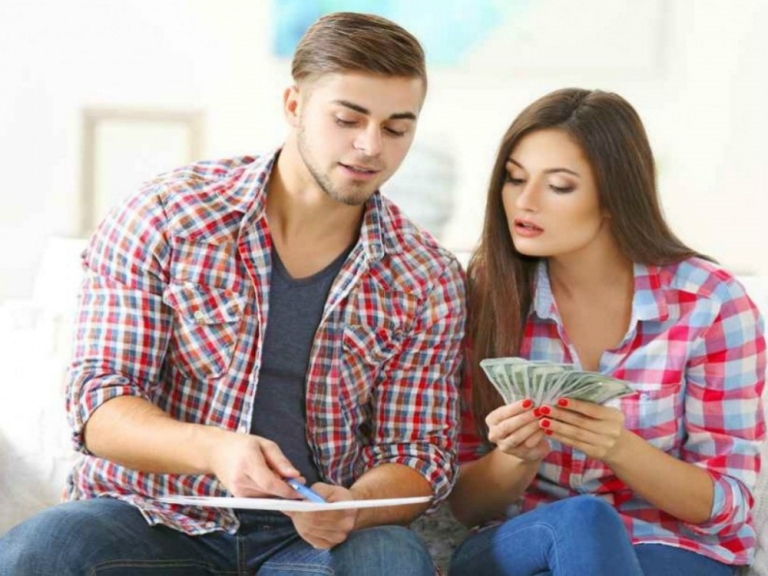 Gánh nặng tài chính đè nặng khiến các sinh viên không thể tiếp tục việc thực tập không lương