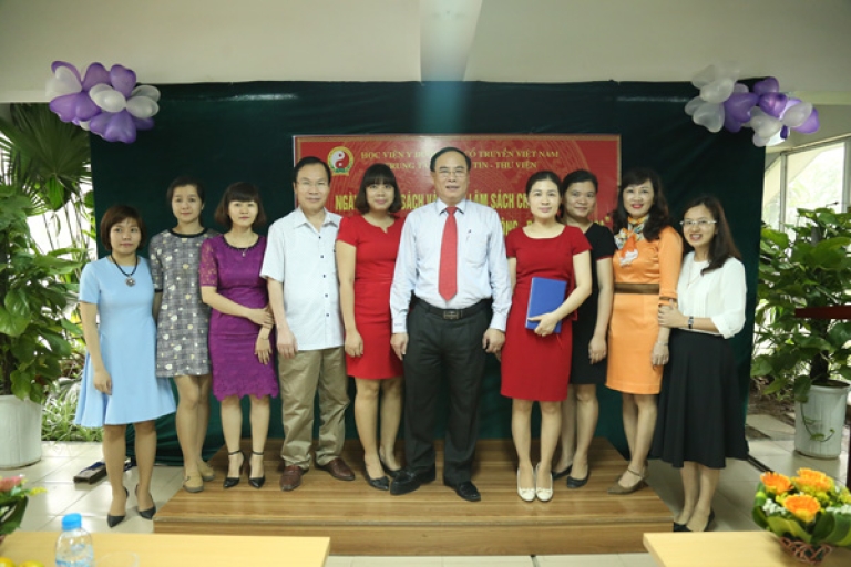 Tập thể thư viện luôn cố gắng tham gia thật tốt các phong trào