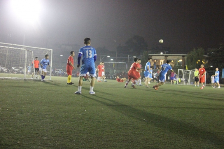 san bong dh thuy loi.jpg