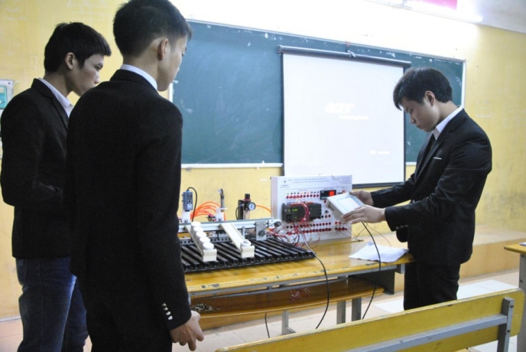 dh dien luc co nhieu loai phong thi nghiem