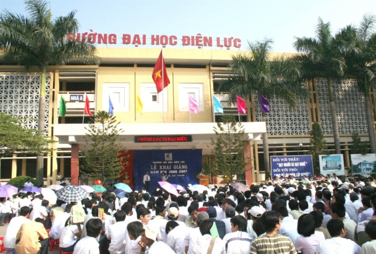 sinh vien dien luc duoc hoc o phong hoc kha khang trang