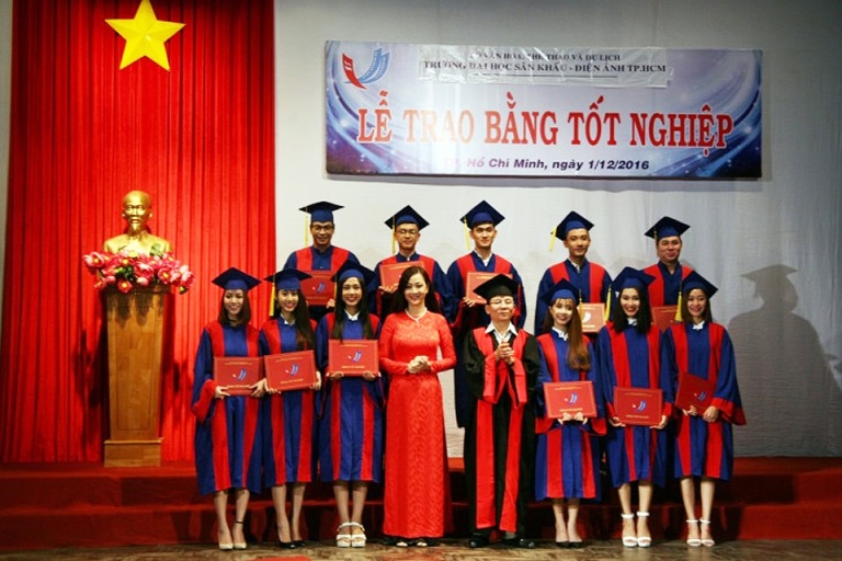 Lễ trao Bằng tốt nghiệp tại trường Đại học Sân khấu – Điện ảnh TPHCM (Nguồn: skdahcm)