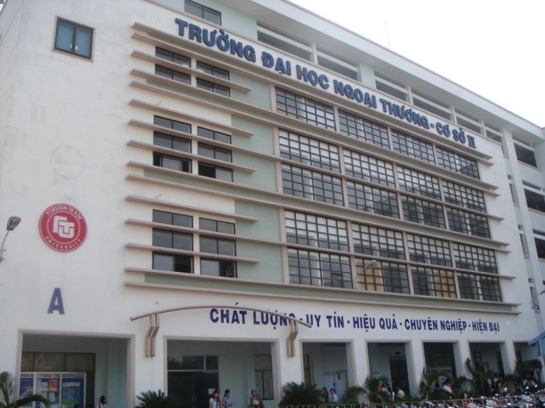 Khung cảnh bên ngoài của đại học Ngoại Thương cơ sở II