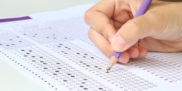 Luôn đọc hết các đáp án trước khi chọn