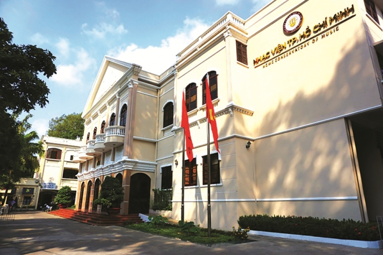 Ngôi trường “oách” từ cái tên cho đến địa điểm