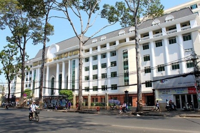 Nếu không có hình ảnh dây điện chằng chịt, thì đây ắt hẳn là khung cảnh của nước ngoài rồi!