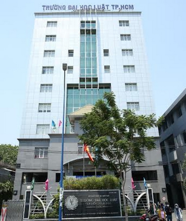 Đại học Luật TP.HCM có “đầu máy” nằm trên con đường tấp nập nhất quận 4