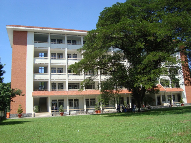 Khung cảnh trường Đại học Giao thông Vận tả cơ sở 2