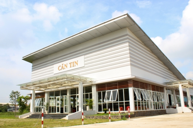 Căn tin trường thông thoáng rộng lớn của trường đại học Luật