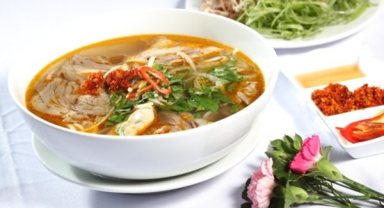 Top 10 món ăn được khách du lịch yêu thích khi đến Việt Nam