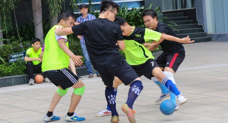 Và đây là những pha gây cấn của giải bóng đá dành cho giảng viên