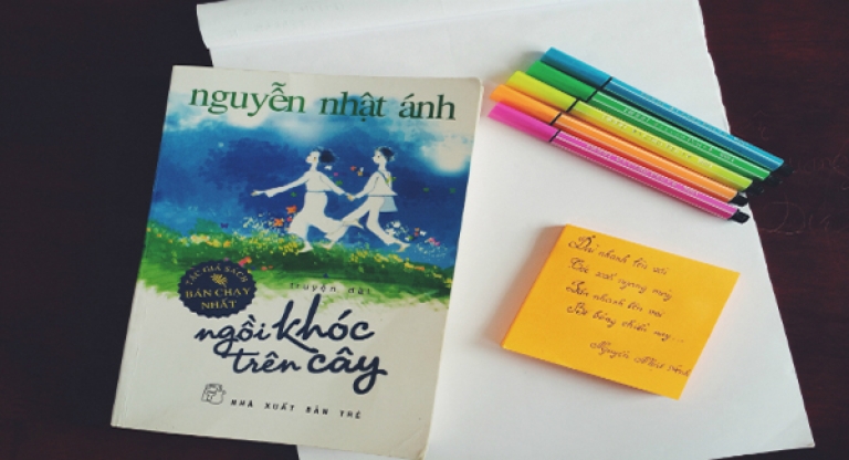 ngoi khoc tren cay