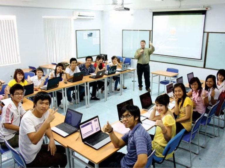 Cán bộ nghiên cứu ứng dụng công nghệ