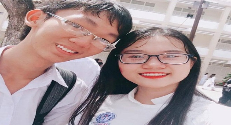 Thủ khoa Lê Văn Trọng và bạn