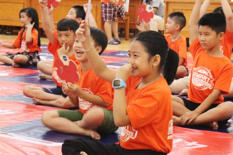 Giảng viên và các bạn học viên tại Equest (Nguồn: Equest)