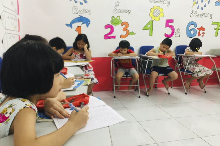 Một tiết học của cô trò trung tâm L&D (Nguồn: Anh ngữ trẻ em L&D)