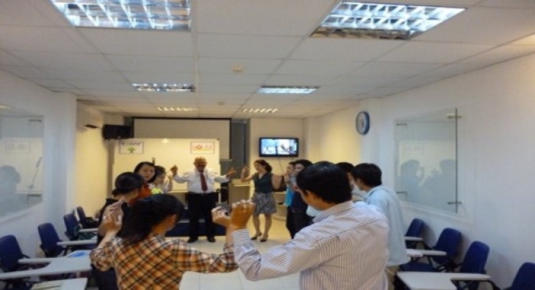 Lớp giao tiếp với nhiều hoạt động tại trung tâm Today Education (Nguồn: Today Education)