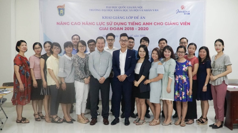 Jaxtina giảng dạy cho các phó giáo sư, tiến sĩ Trường Đại học Khoa học xã hội và Nhân Văn (Nguồn: Jaxtina)