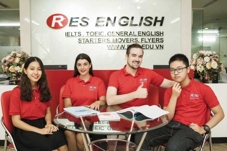 Một giảng viên tại trung tâm RES (Nguồn: RES)