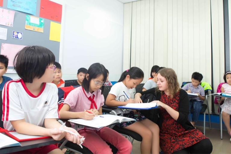 Giáo viên và học sinh rất gần gũi!