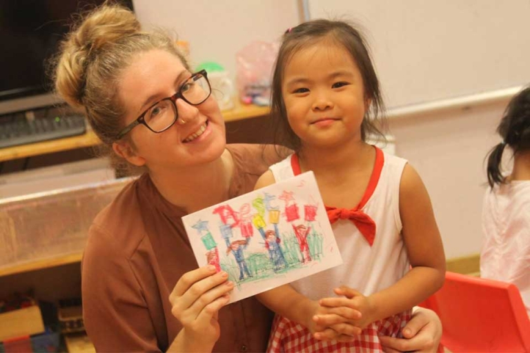 Những giây phú cô trò bên nhau tại lớp học tiếng Anh giao tiếp Just Kids