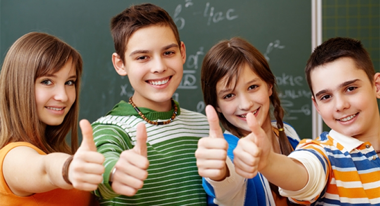 Nên có cách dạy trẻ học tiếng Anh phù hợp lứa tuổi, tính cách (Nguồn: Freepik)