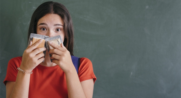 Ngừng xấu hổ để học tiếng Anh tốt hơn (Nguồn: Freepik)