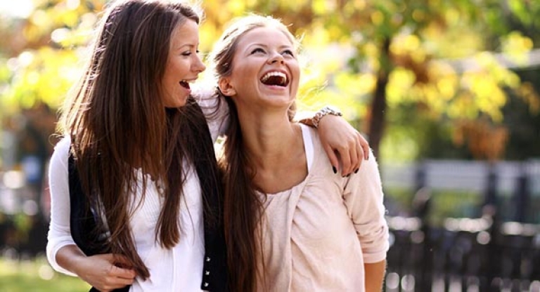 Học tiếng Anh sẽ vui hơn khi có người đồng hành (Nguồn: aljamila)
