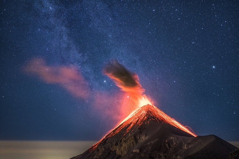 Volcanic eruption là từ để diễn tả khi núi lửa phun trào (Nguồn: petapixel)