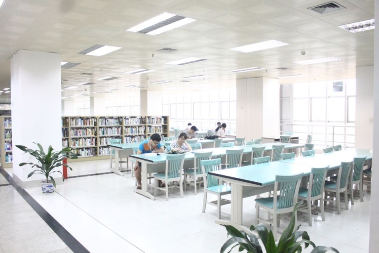 Tự tin giao tiếp tiếng Anh với vốn từ vựng về đại học
